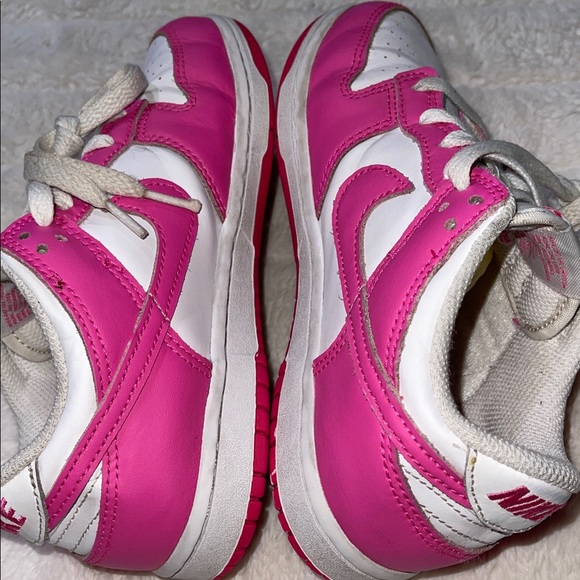 Nike Dunk Kids Sneakers in Pink and White - Picture 5 of 9